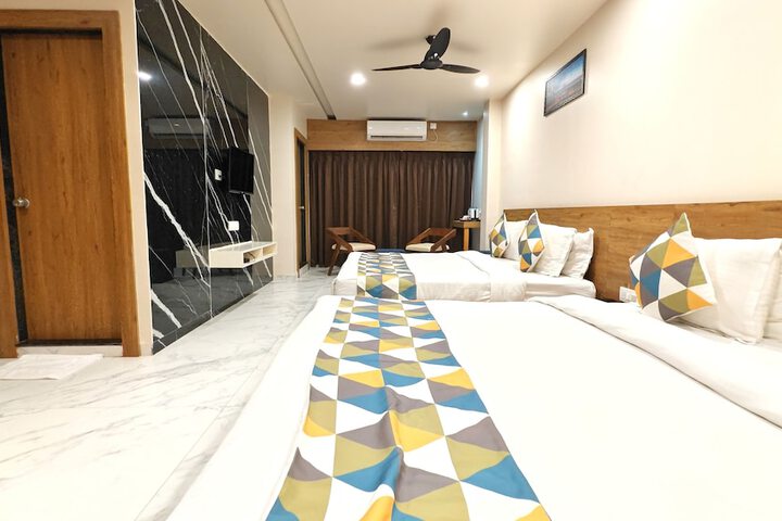 Room 4 of 10