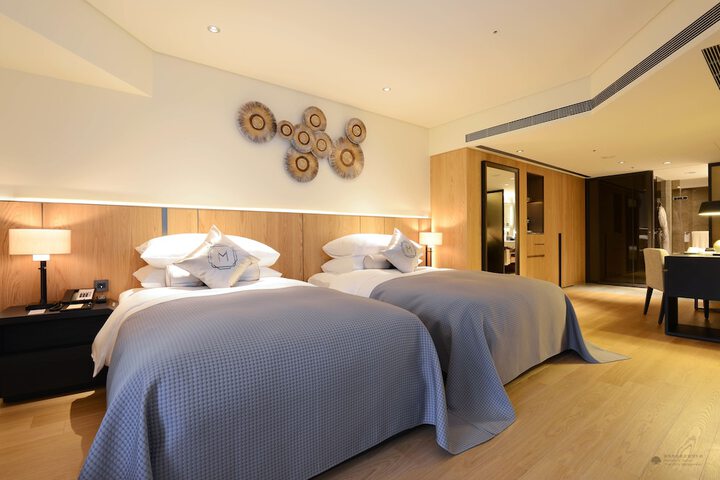 Room 9 of 80