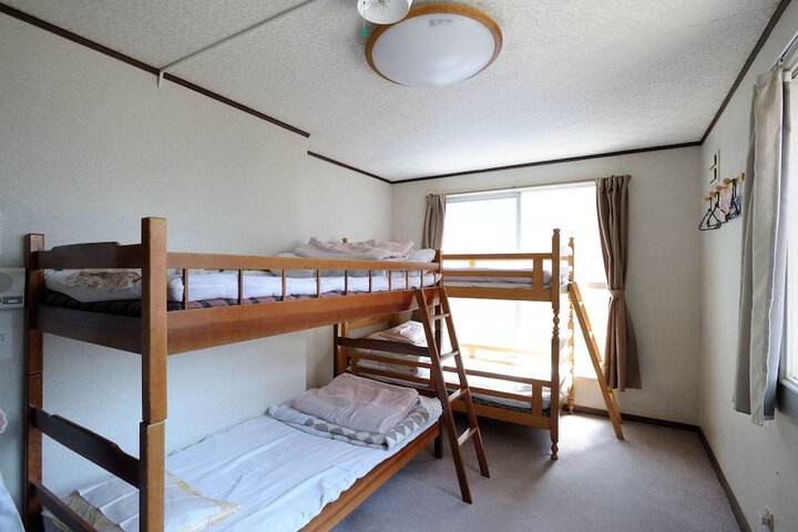 Room 4 of 31