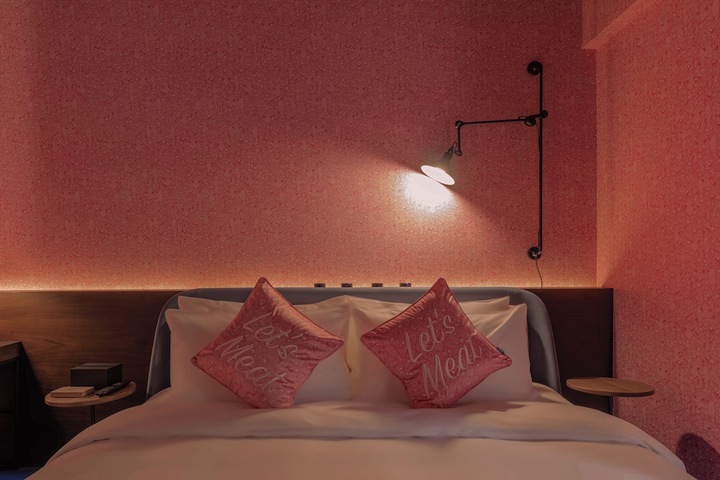Room 16 of 44
