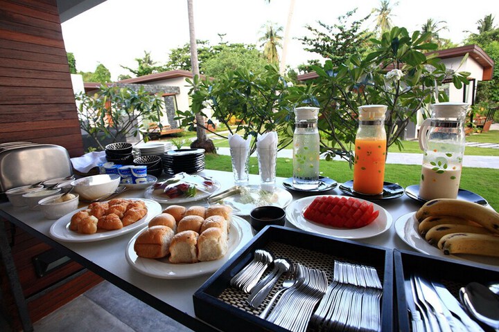 Breakfast/Coffee Service 184 of 225