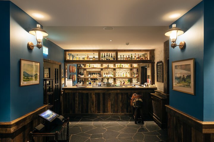 Lounge 44 of 50