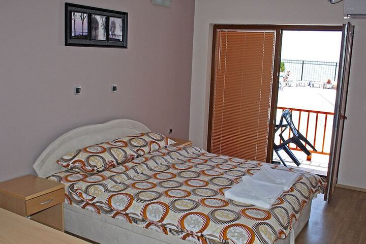 Room 9 of 42