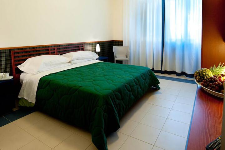 Room 10 of 34