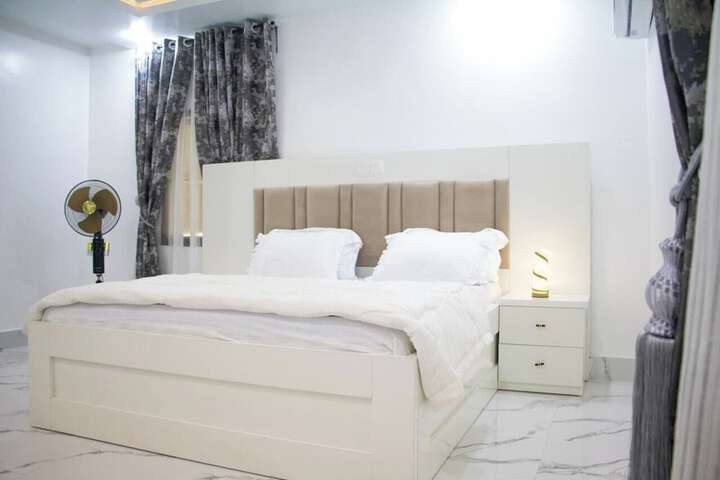 Room 9 of 27