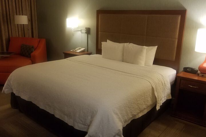 1 King Bed (2 of 6)