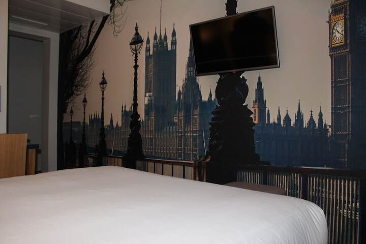 Room 17 of 31