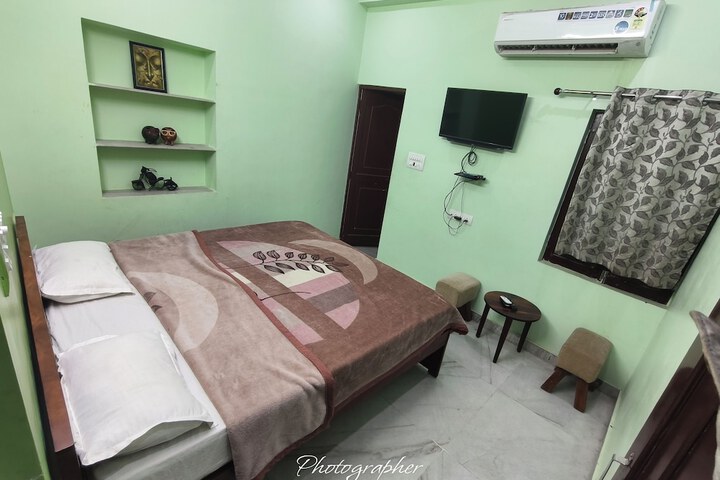 Room 3 of 11