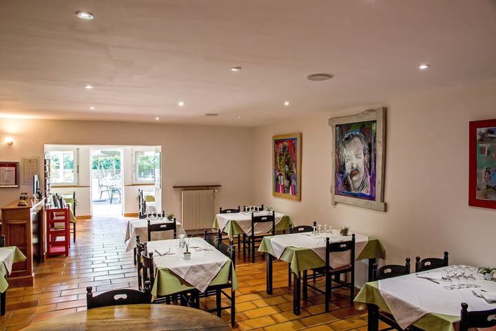 Dining 20 of 32
