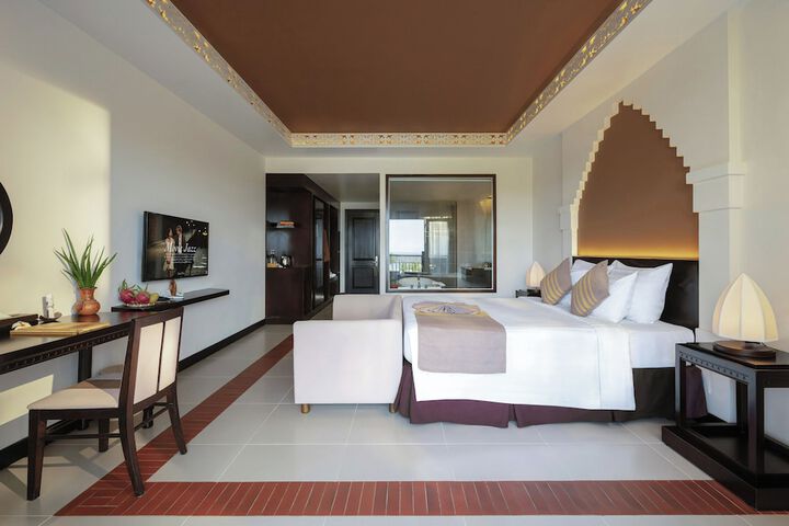 Room 40 of 165