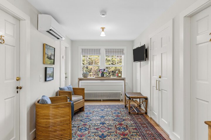 Room 6 of 33
