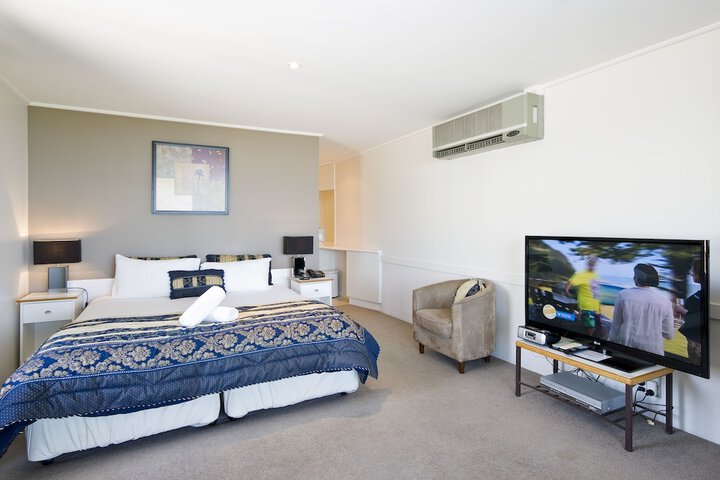 Room 5 of 48