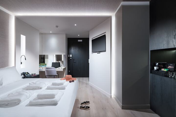 Room 13 of 52