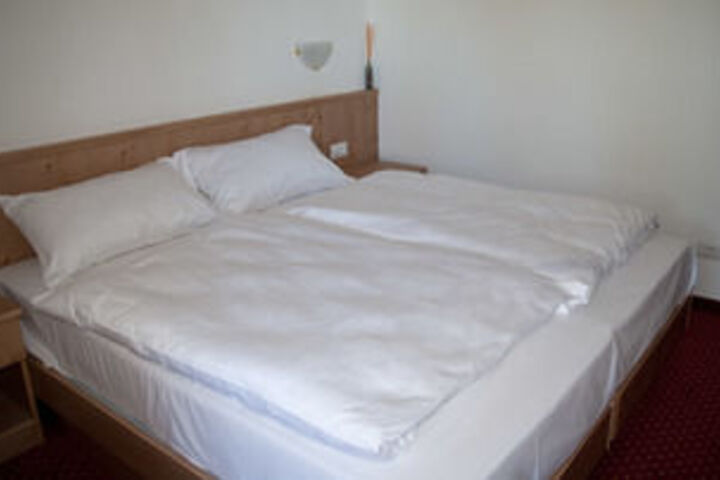 Room 17 of 30