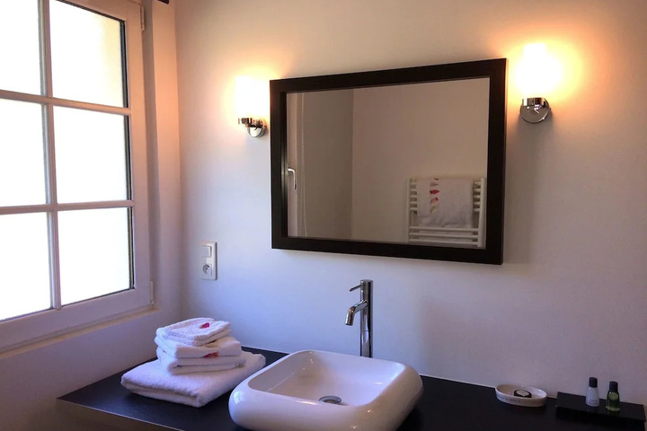 Room 7 of 10