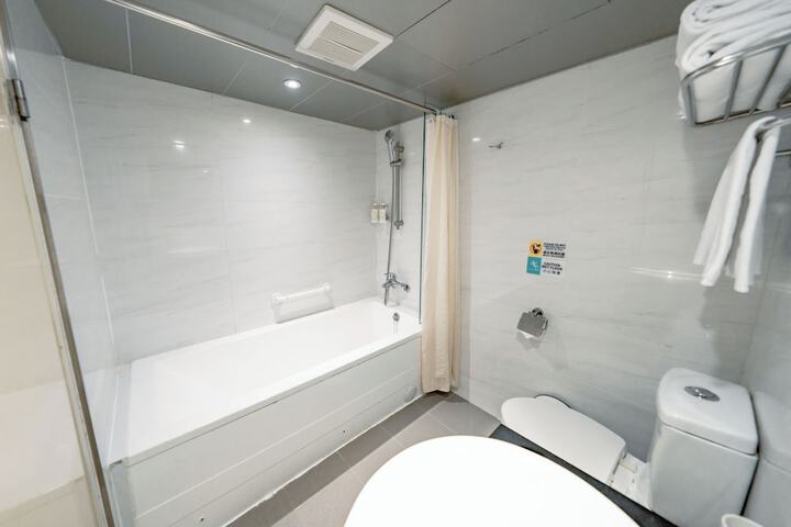 Room 35 of 46