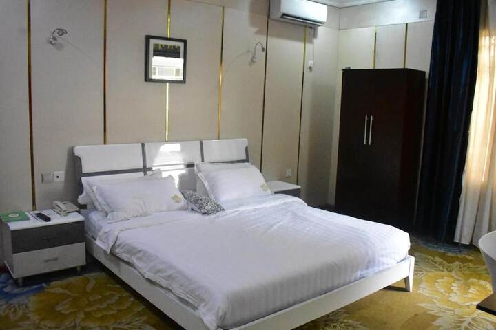 Room 19 of 38