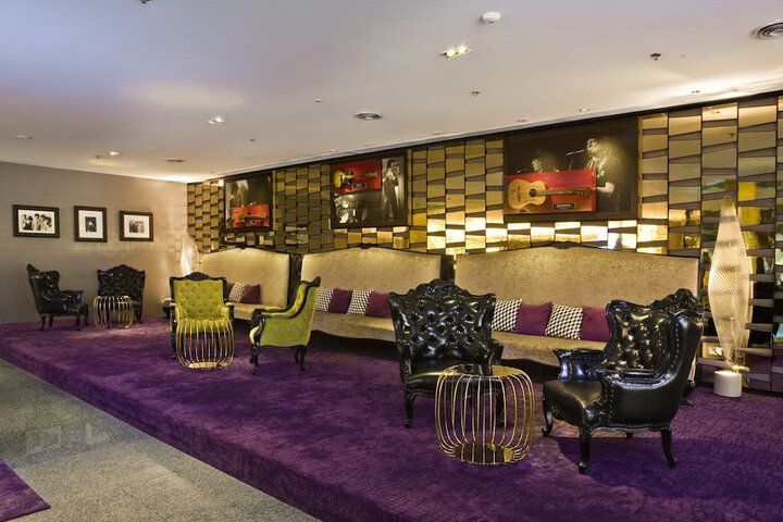 Entrance & Lobby