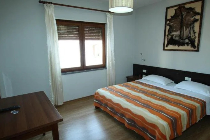 Room 7 of 13