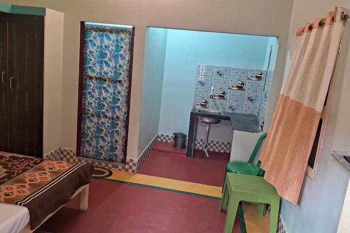 Room 3 of 6