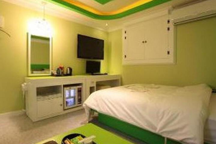 Room 1 of 6