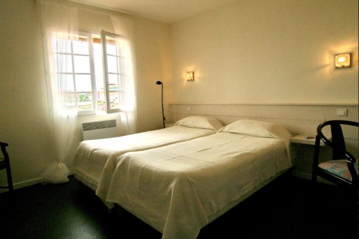 Room 2 of 11
