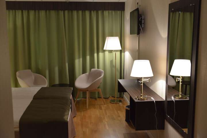 Room 4 of 43