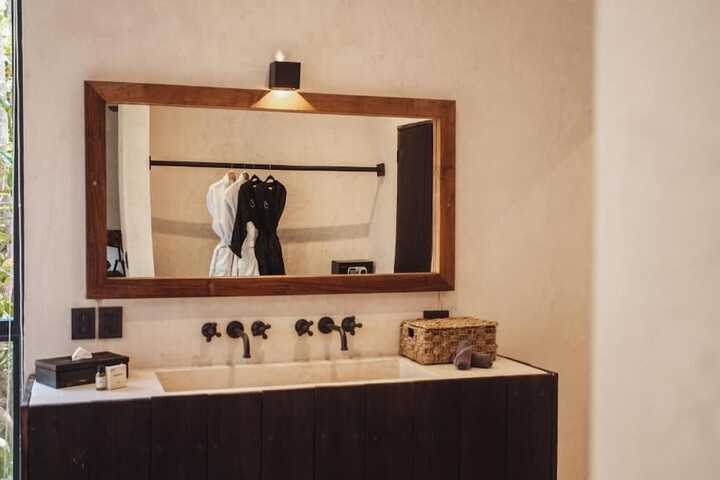 Room 34 of 101