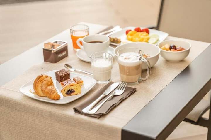 Breakfast/Coffee Service 99 of 104