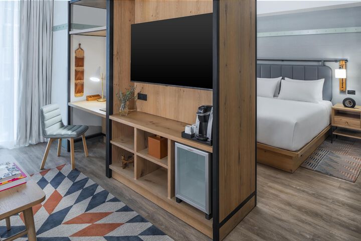 Room 21 of 46