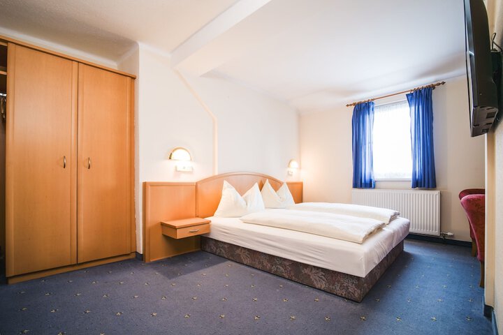 Room 12 of 26