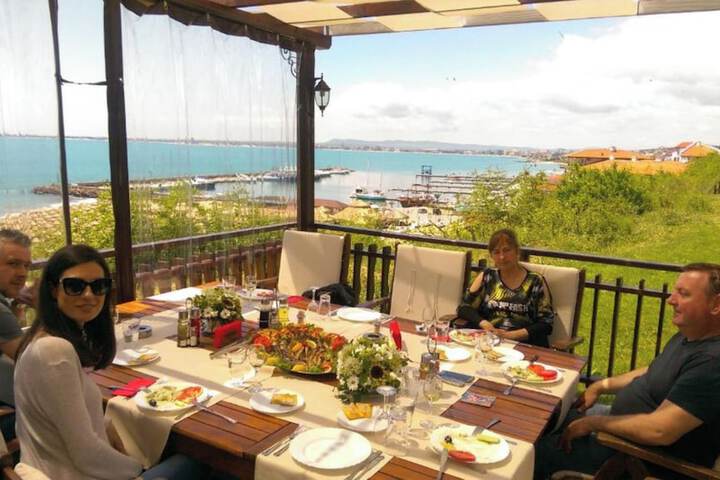 Dining 70 of 102
