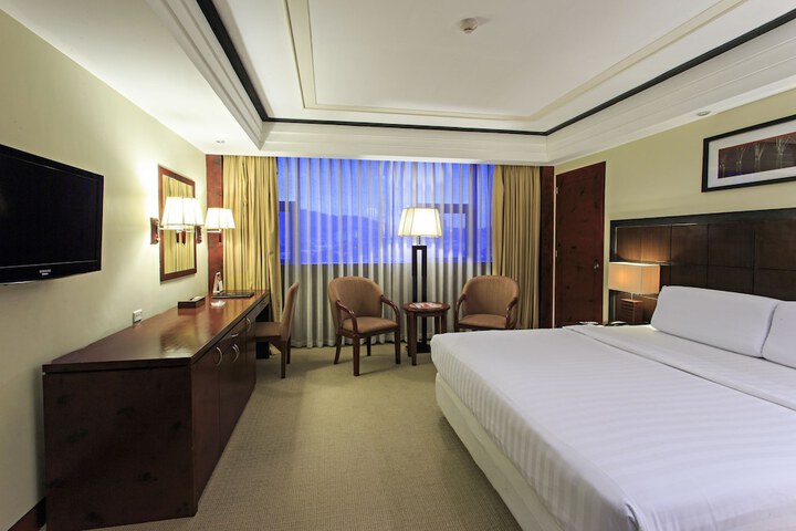 Room 8 of 77
