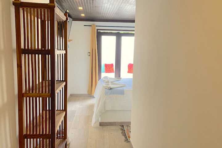 Room 35 of 141