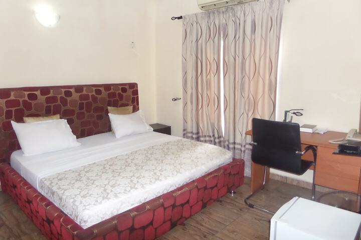 Room 8 of 26