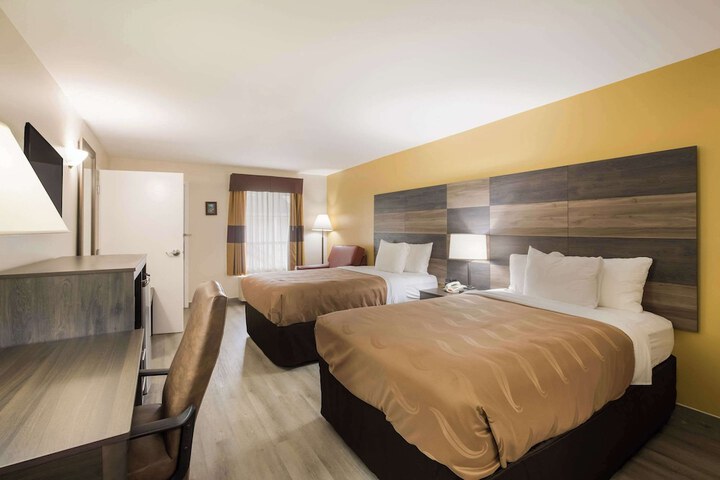 2 Double Beds (9 of 18)