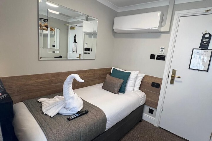 Room 35 of 63