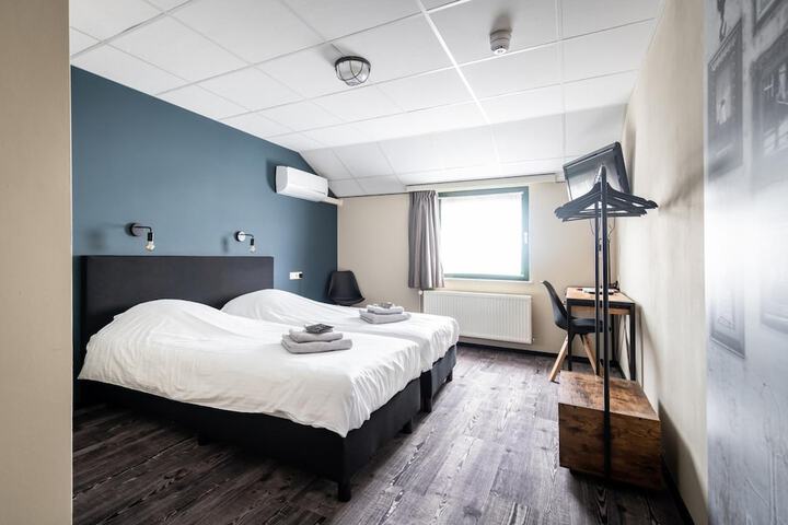 Room 12 of 34