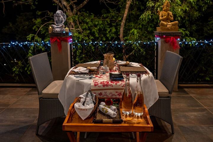 Dining 90 of 162
