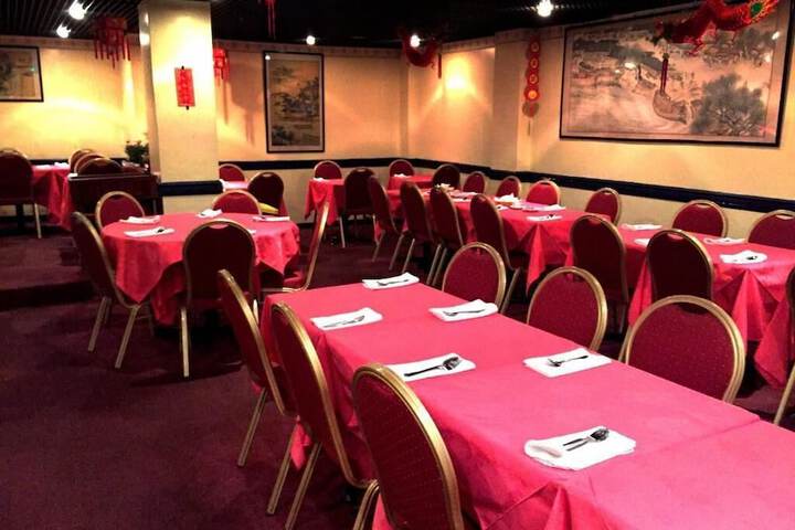 Ballroom/Hall 17 of 18