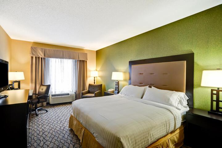 1 King Bed (6 of 15)