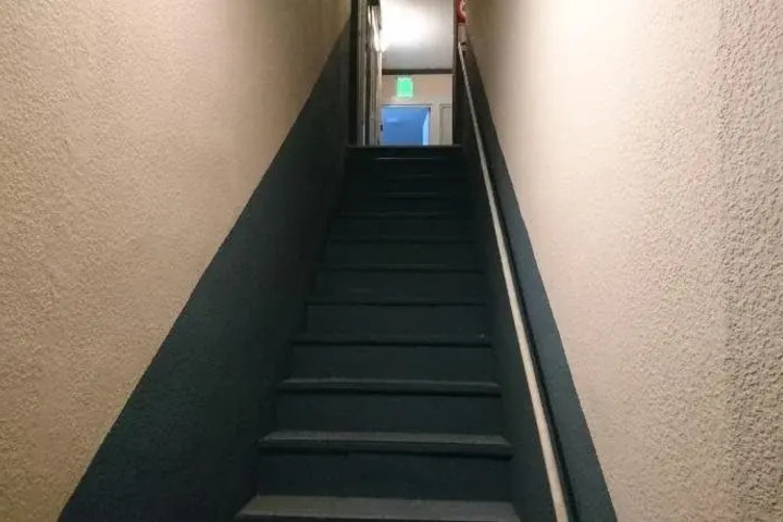 Room 12 of 15