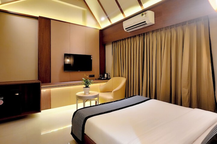 Room 4 of 25