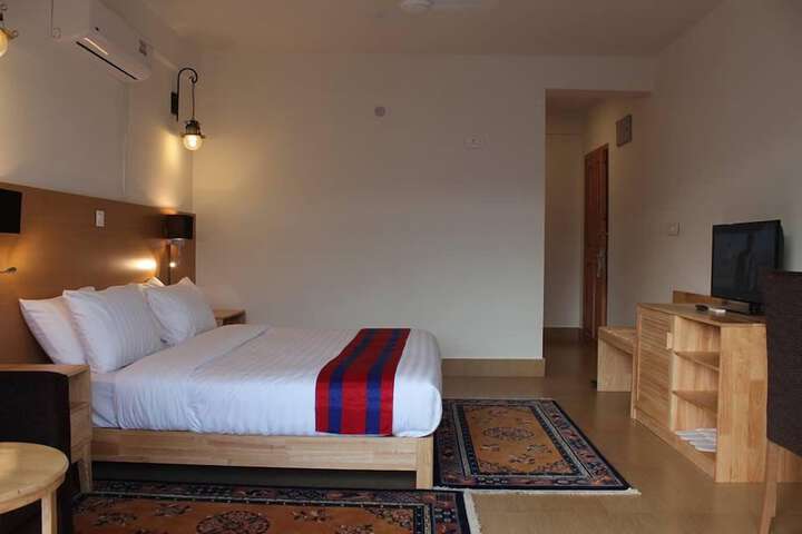Room 7 of 33