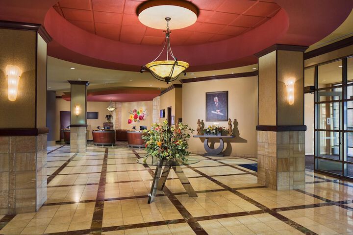 Entrance & Lobby