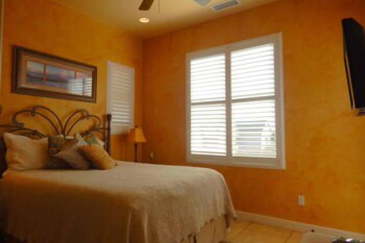 Room 27 of 33