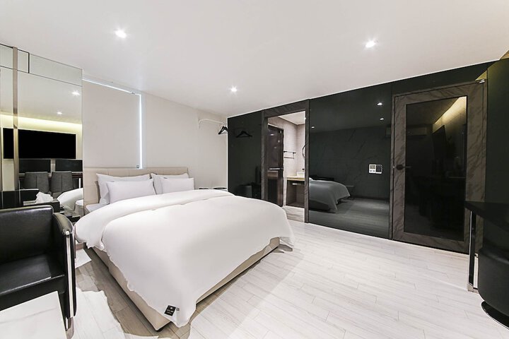 Room 17 of 29