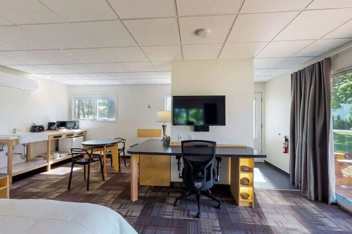 Room 49 of 140