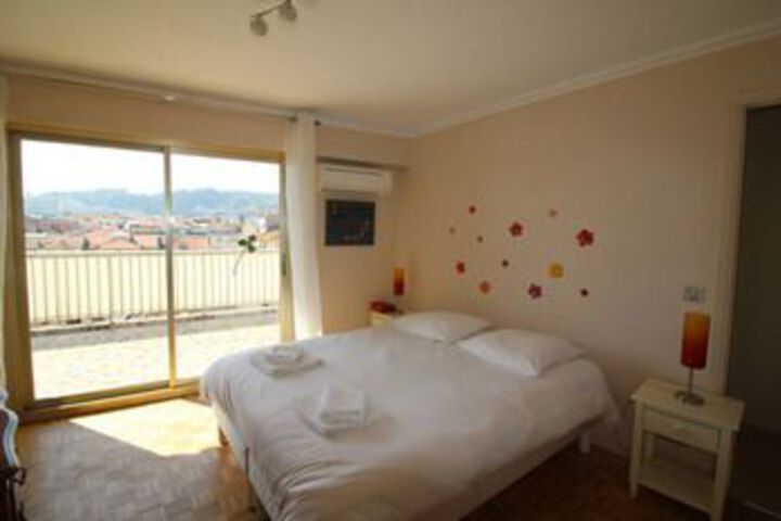 Room 3 of 10