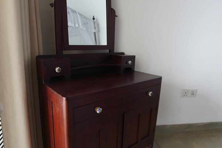 Room 11 of 37